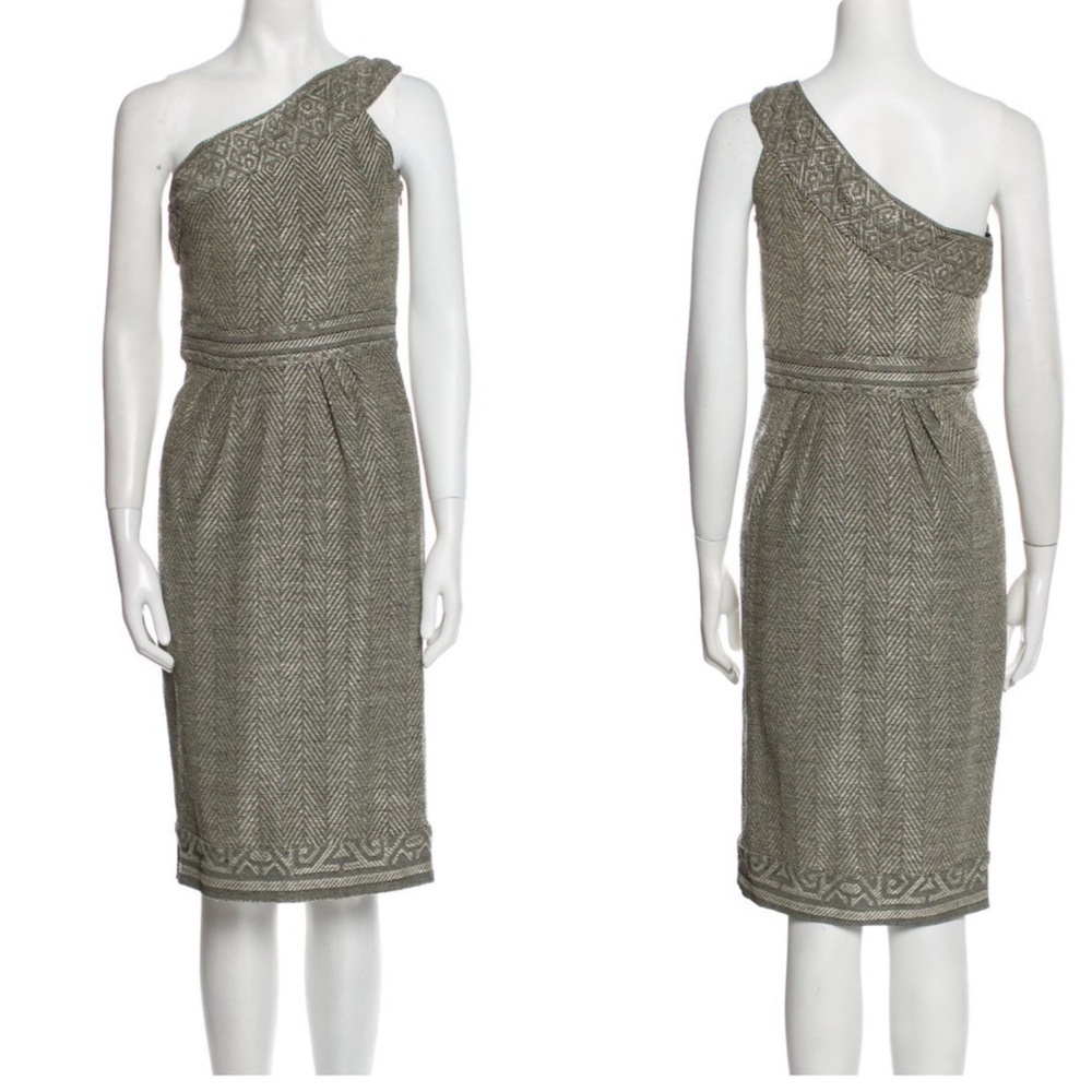 NWT, DVF Sirabe One
Shoulder Dress Color:
BLACKBONE, Size 4, MSRP $650